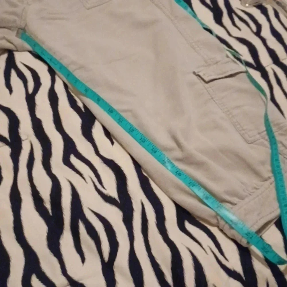 TWA velvet Bermudas shorts Women's Size 8 - Picture 12 of 13